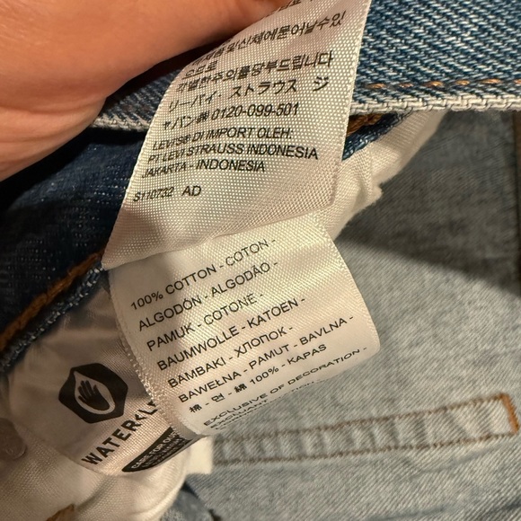 Levi’s NWT 501 Premium Original Jean Cutoff Denim Shorts Raw Hem Size 32 - Picture 6 of 8